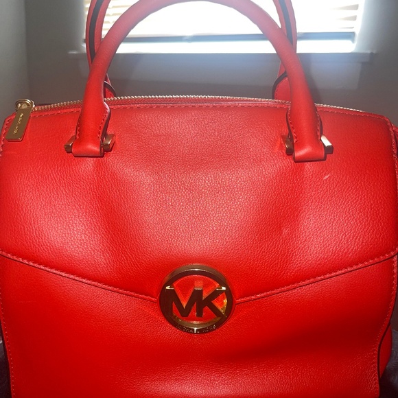 Micheal Kors purse - Picture 1 of 3